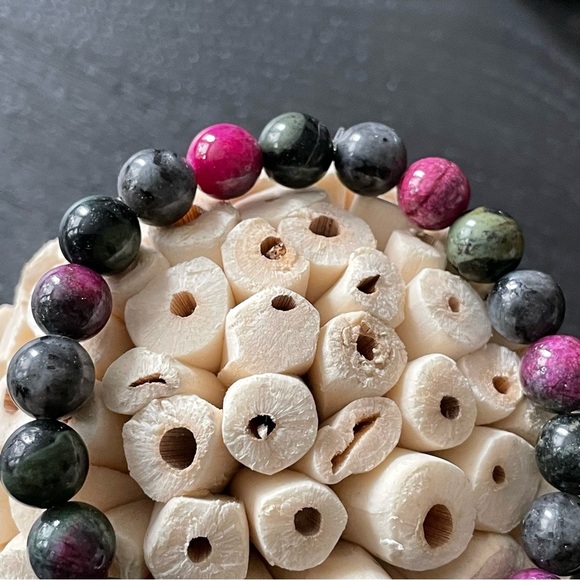 8mm Natural Stone 7 Inch Bracelet - Tourmaline, Jasper & Labradorite - Picture 3 of 10